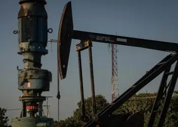 Al cierre en la Bolsa Mercantil de Nueva York, los contratos de futuros del WTI para entrega en junio ganaron 20 centavos con respecto a la jornada anterior.