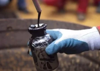 El precio del petróleo de Texas cae con fuerza en los mercados tras anuncios desde Irán.