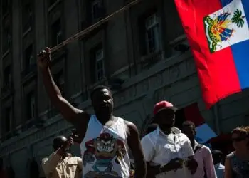 En plena emergencia de bandas criminales, Haití está sumergido en una profunda crisis política, económica y social que ha dejado a un millón de desplazados y a cinco millones de personas en situación de inseguridad alimentaria.