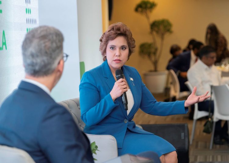 María Elena Vásquez, presidente de ProCompetencia, durante el Encuentro Industrial, organizado por la AIRD.