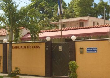El Ministerio de Relaciones Exteriores informó que la medida se inscribe en las facultades que el derecho internacional reconoce al Estado receptor.