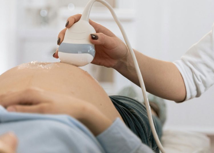 Un embarazo precoz puede afectar tanto al bebé como a la madre.