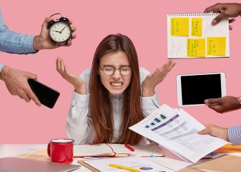 Algunos estudiantes, por las exigencias propias de un puesto laboral, terminan poniendo en pausa su formación de licenciatura. | Fuente externa