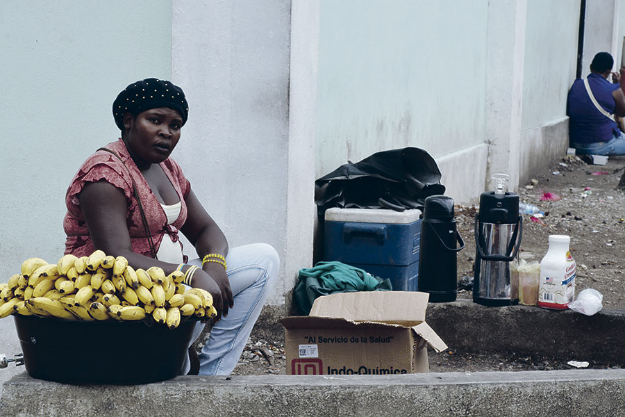 La demanda de puestos de trabajo es suplida en gran medida por las actividades informales.