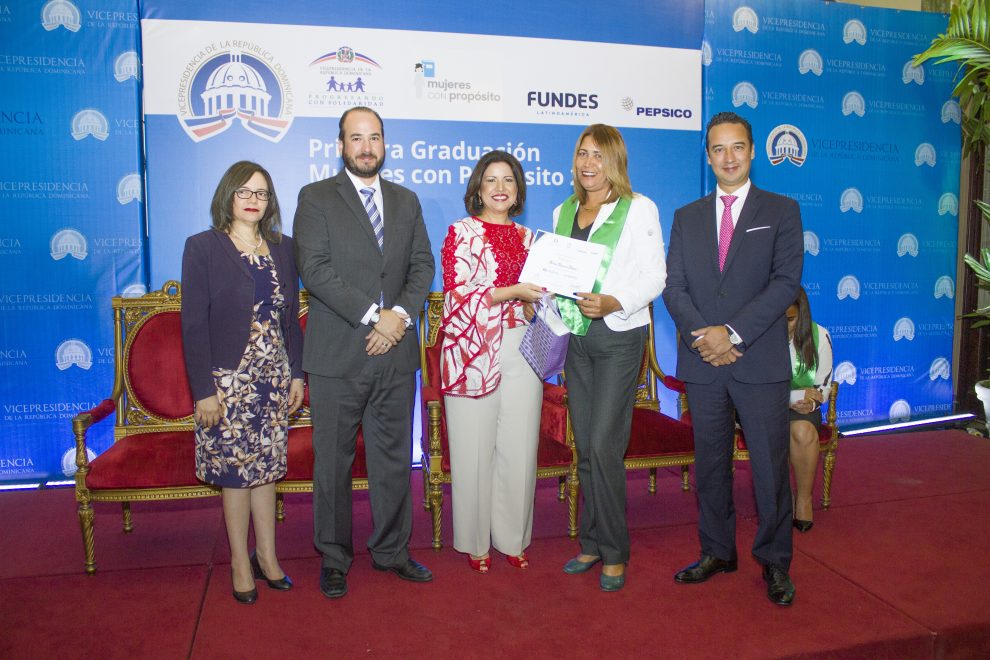 emprendimiento femenino altagracia suriel, héctor cerna, vicepresidenta margarita cedeño, adria monero arias, constancio salazar