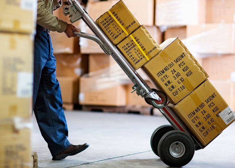 En los servicios auxiliares, por ejemplo, las empresas fuera de la capital representan hasta un 44% del total; mientras que en el transporte de mercancías este porcentaje asciende al 34%.