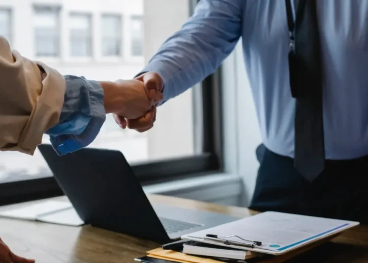 La participación masculina en el empleo fue del 52.3%, frente al 47.7% femenino.