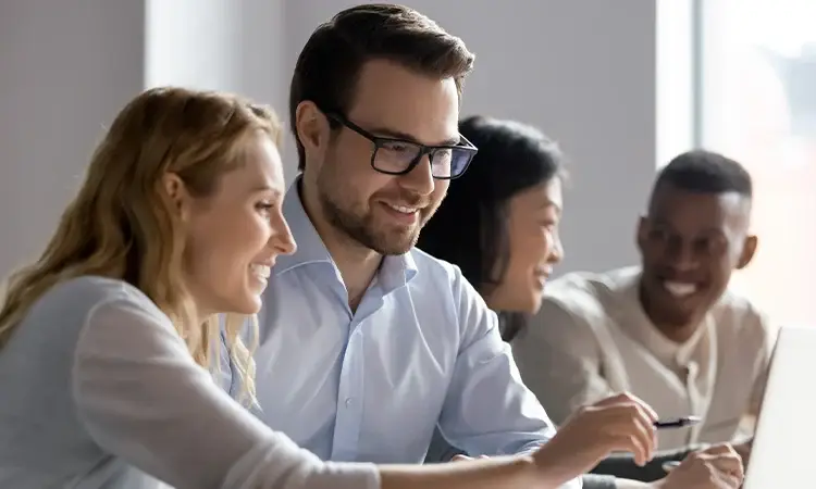 Entre las razones para esta necesidad se encuentran la implementación de nuevas prácticas laborales (48.6%), la creación de nuevos puestos (42.1%) y la adopción de nuevas tecnologías (37.6).