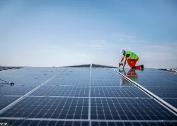 El informe advierte de que todavía existen importantes desequilibrios y déficits en los flujos de inversión en energía en muchas partes del mundo.