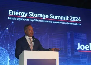 El funcionario valoró la importancia de la inversión pública y privada para la creación de parques de almacenamiento.