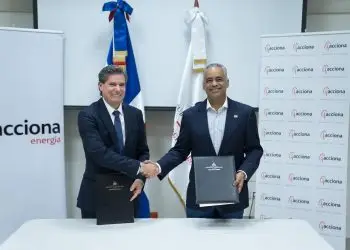 El acuerdo firmado entre el MEM y Acciona Energía prevé la canalización de fondos de acción social para dotar de energía renovable a comunidades y centros colectivos que aún no cuentan con este servicio.