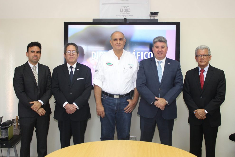 envases plásticos luis carlos álvarez, fernando gonzález nicolás, chris campbell y ludwig schott.