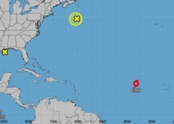 El pronóstico reconoció que "hay incertidumbre" sobre la trayectoria de Erin.