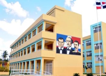 Para la construcción, ampliación y rehabilitación de escuelas, hay otra partida de RD$82 millones disponibles.