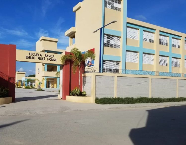 Ampliación plantel educativo para inicial Emilio Prud Homme, Boca Chica. No tiene monto asignado, pero lleva una ejecución de RD$2.1 millones.