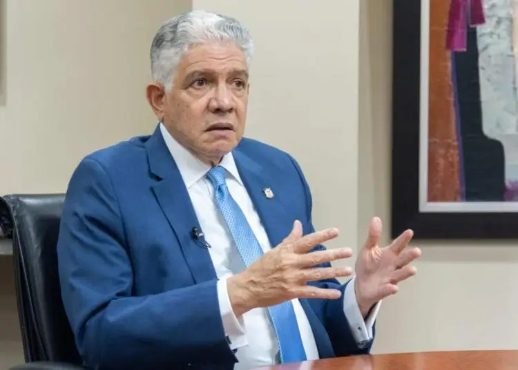 “Queda designado Eduardo Estrella Virella como nuevo ministro de Obras Públicas y Comunicaciones”, informó el jefe de Estado.