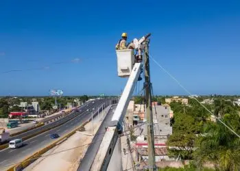 En la línea 69 kV Boca Chica – Megapuerto, se sustituirá cable de guarda por fibra óptica entre las 9:00 de la mañana y las 4:00 de la tarde.