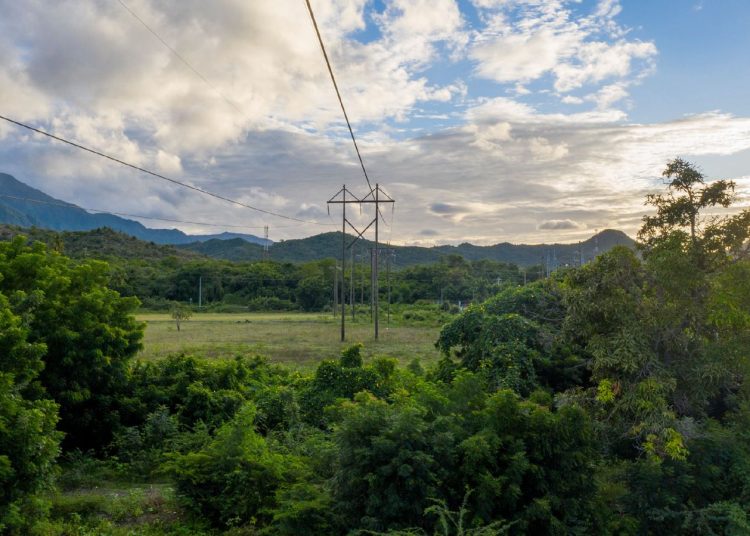 El comunicado especificaba que por estos trabajos, se afectaría el servicio eléctrico de manera transitoria en la comunidad de Pizarrete, Baní y Matanza perteneciente a la provincia Peravia. También, en La Famosa.