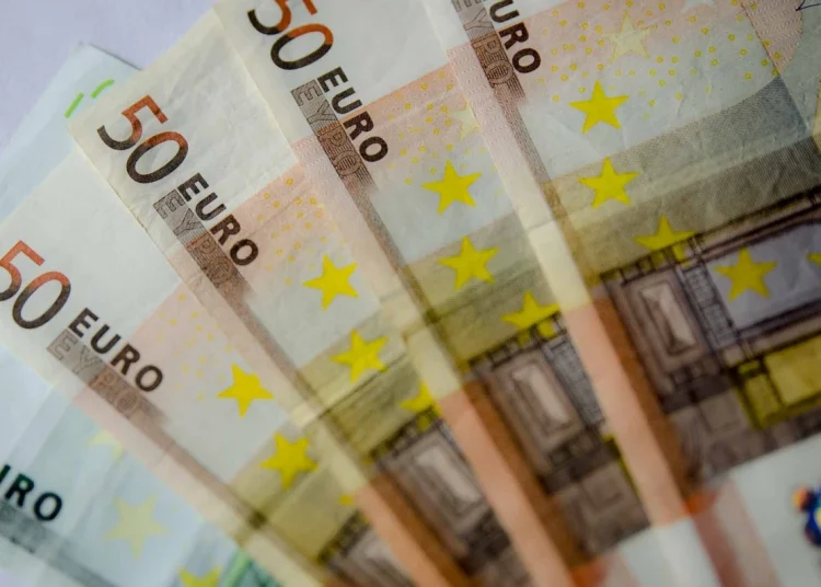 El consumo de los hogares se mantuvo estable este trimestre, frente a la caída del 0.1% de los tres primeros meses de 2024.