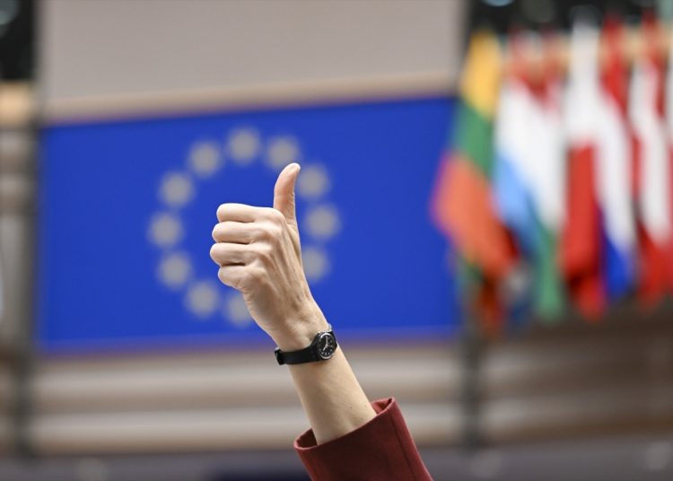 La modificación sitúa en 50 toneladas de CO2 al año el umbral para que las empresas importadoras estén obligadas a abonar este arancel, llamado mecanismo de ajuste de carbono en frontera.