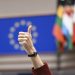 La modificación sitúa en 50 toneladas de CO2 al año el umbral para que las empresas importadoras estén obligadas a abonar este arancel, llamado mecanismo de ajuste de carbono en frontera.