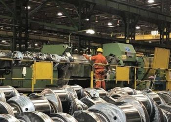 En el sector manufacturero la actividad volvió a contraerse, con una lectura de 45.6 puntos, frente a 46.1 en marzo, en mínimos de cuatro meses.