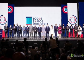 Funcionarios y empresarios que asistieron al evento “Todos somos industria”, organizado por el MICM y la AIRD. | Lésther Álvarez