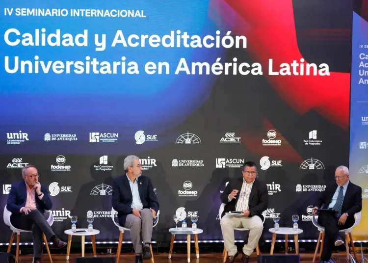 Los académicos pusieron el foco en la necesidad de regular el uso de la inteligencia artificial en la educación.