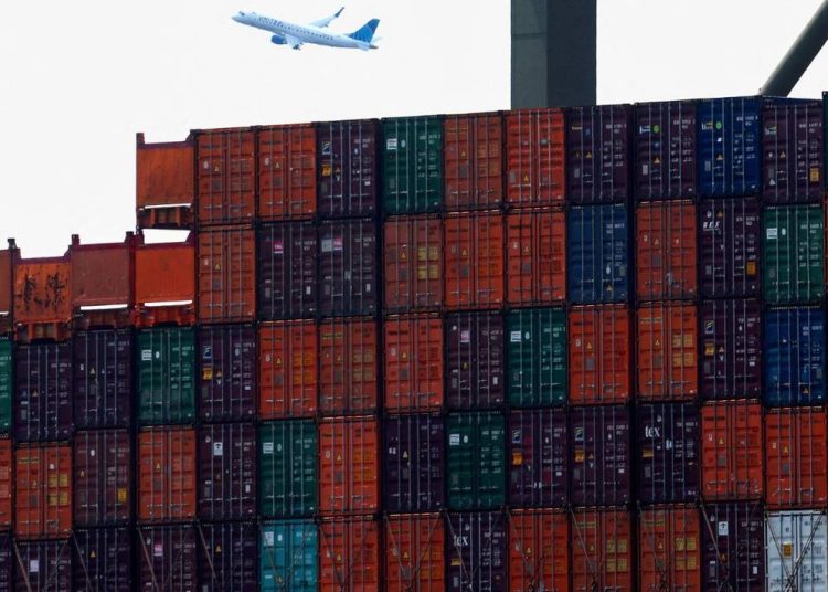 México redujo en casi 80% su déficit comercial en 2023 hasta los US$5,463 millones