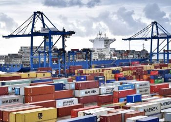 México reporta déficit comercial en febrero tras aumento de importaciones.