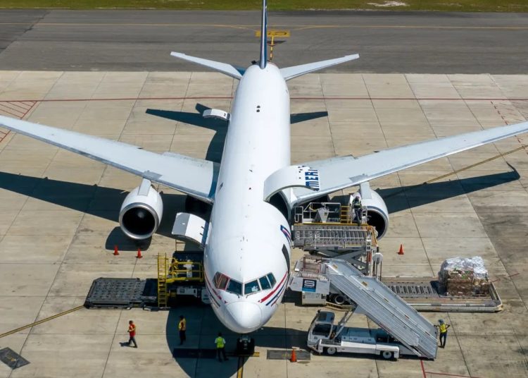 Teófilo Gómez explicó que aeronaves comerciales se erigen como el “mejor” medio para transportar productos perecederos.