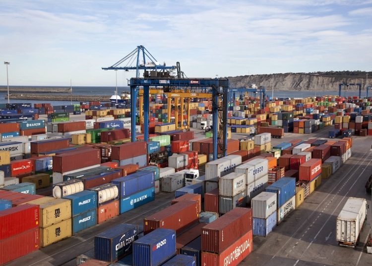 En tanto, el valor del régimen de exportaciones nacionales representan un 28.8% del total, las cuales disminuyeron en un 16.8%.