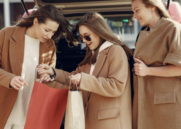 El mayor gasto se destinó a comprar joyas seguido de ropa. | Pexels.