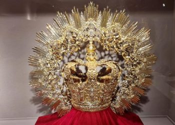 Exposición "In domine dei" en Sevilla, organizada por la Fundación Cajasol y el Consejo de Hermandades de Sevilla. Esta es una de las muestras que se pueden visitar en las jornadas previas al Domingo de Ramos que, por segundo año consecutivo, dará comienzo a una Semana Santa sin procesiones debido a la pandemia del coronavirus. 
Este año, sin embargo, las iglesias permanecerán abiertas y se podrá asistir a los ritos religiosos manteniendo las distancias. | Juan Lara, EFE.