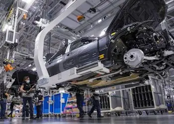 La importancia de la industria automotriz en México radica en que representa casi un 4% del PIB nacional y un 20.5% del PIB manufacturero.