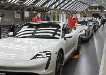 Esto se reflejó especialmente en la disminución del 15.4% de los nuevos pedidos en la fabricación de otros equipos de transporte.