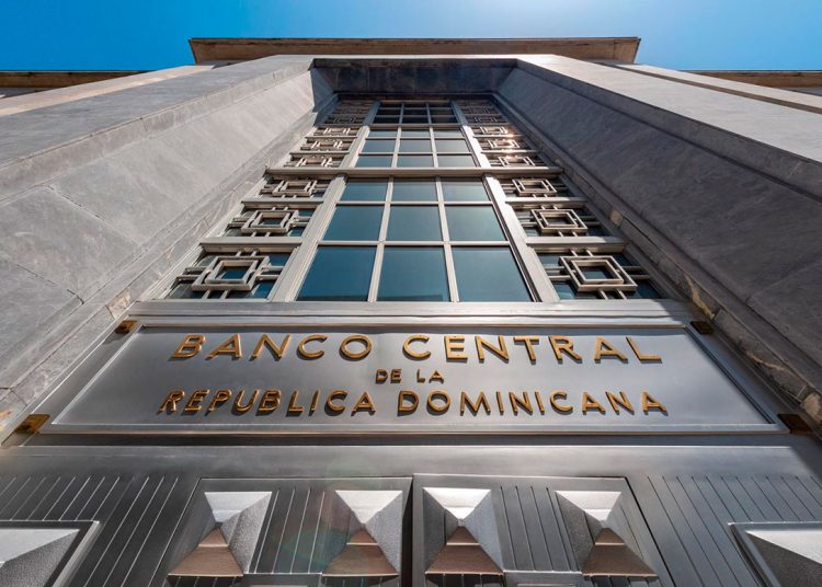 Banco Central estima que la inflación seguirá bajando.