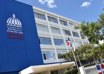 Explica sobre traslado para los lunes de los días feriados que coincidan con los martes, miércoles, jueves o viernes.