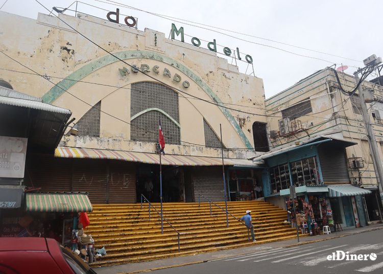 Mercado Modelo opera en la avenida Mella desde 1943. | Ronny Cruz