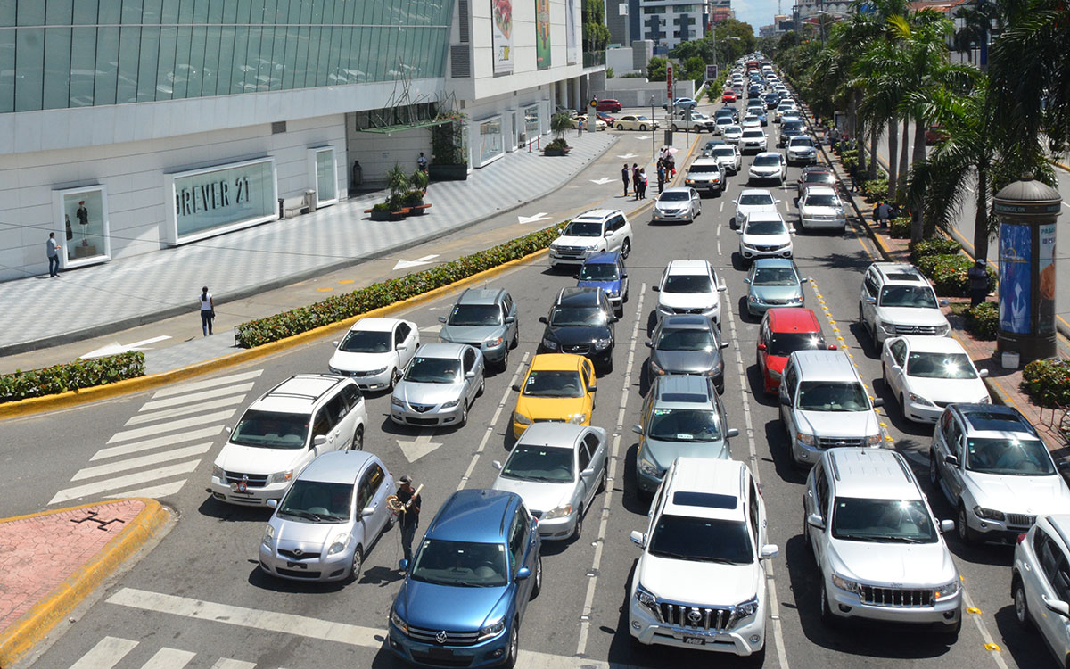 falta parqueos publicos taponamientos