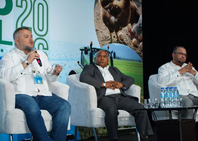 Galván también planteó la necesidad de definir con mayor claridad la visión país en materia agropecuaria.