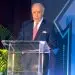 El empresario Félix García en su discurso de agradecimiento en el Foro Económico elDinero 2024.