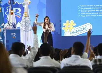 A la fecha, más de 2,300 estudiantes han participado en las jornadas de educación financiera “Puedo” de Banreservas.