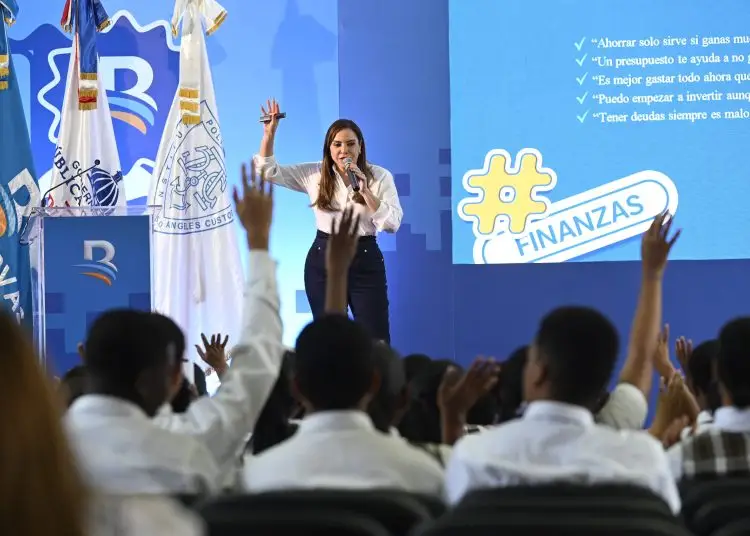 A la fecha, más de 2,300 estudiantes han participado en las jornadas de educación financiera “Puedo” de Banreservas.