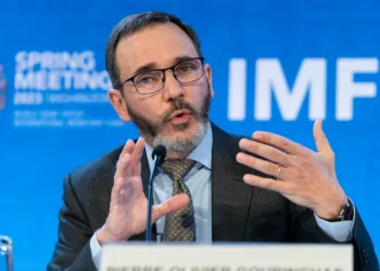 Dijo que uno de los riesgos está relacionado con las tensiones geopolíticas fruto de las guerras en Oriente Medio y en Ucrania y también de los conflictos comerciales entre bloques.