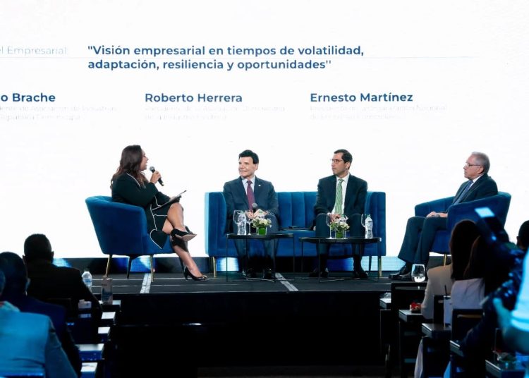 Participan en foro “Visión empresarial en tiempos de volatilidad, adaptación, resiliencia y oportunidades”.