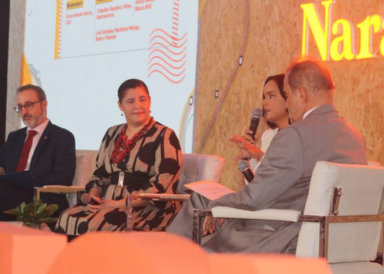 Durante el panel con los ejecutivos de los tres principales bancos múltiples dominicanos.