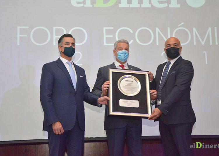 Foro Económico elDinero reconoce el manejo de la política fiscal y monetaria del Gobierno dominicano. | Lésther Álvarez