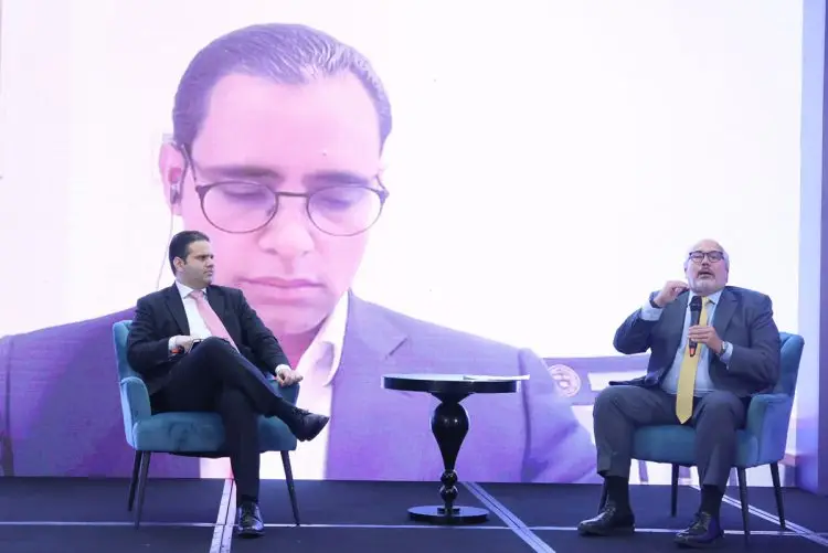 Economistas coindicen en que las deficiencias en educación e infraestructura limitan el potencial de desarrollo del país.