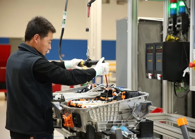 El PMI elaborado por Caixin y S&P Global Ratings sobre la actividad fabril china apunta a su mayor retroceso en 14 meses ante una menor demanda y el deterioro del mercado laboral. - Fuente externa.